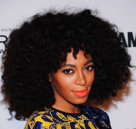 Slika lahko vsebuje lasje Solange Knowles Človek in oseba