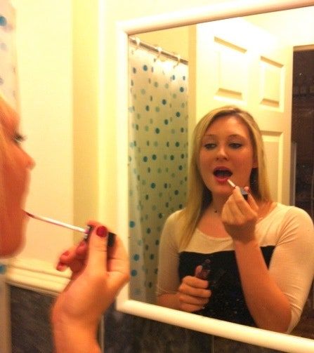 Slika lahko vsebuje orodje za šminko in čopič Human Person Cosmetics