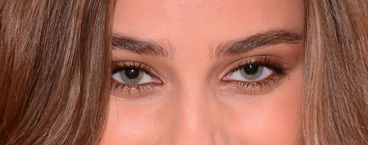 Bild kann Haut Gesicht Mensch und Kontaktlinse enthalten