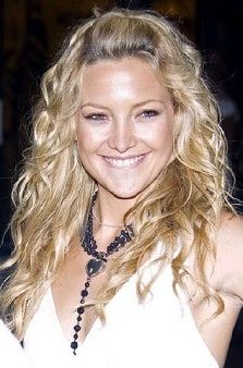 Bild könnte enthalten Kate Hudson Blonde Frau Mensch Weiblich Teen Mädchen Kind Kind Person Gesicht Haar und Haarschnitt
