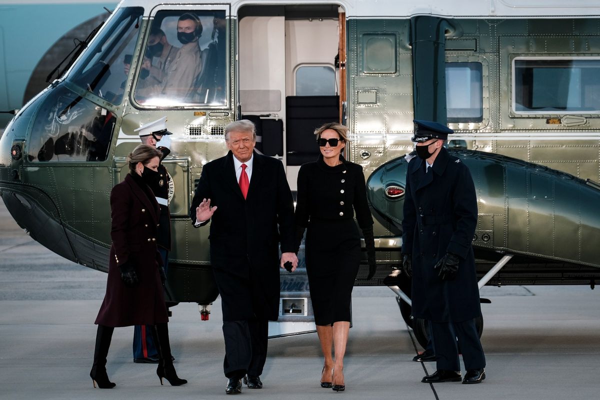 BENDRA BAZĖ ANDREWS MARYLAND SAUSIO 20 D. Prezidentas Donaldas Trumpas ir pirmoji ponia Melania Trump atvyksta pasikalbėti su...
