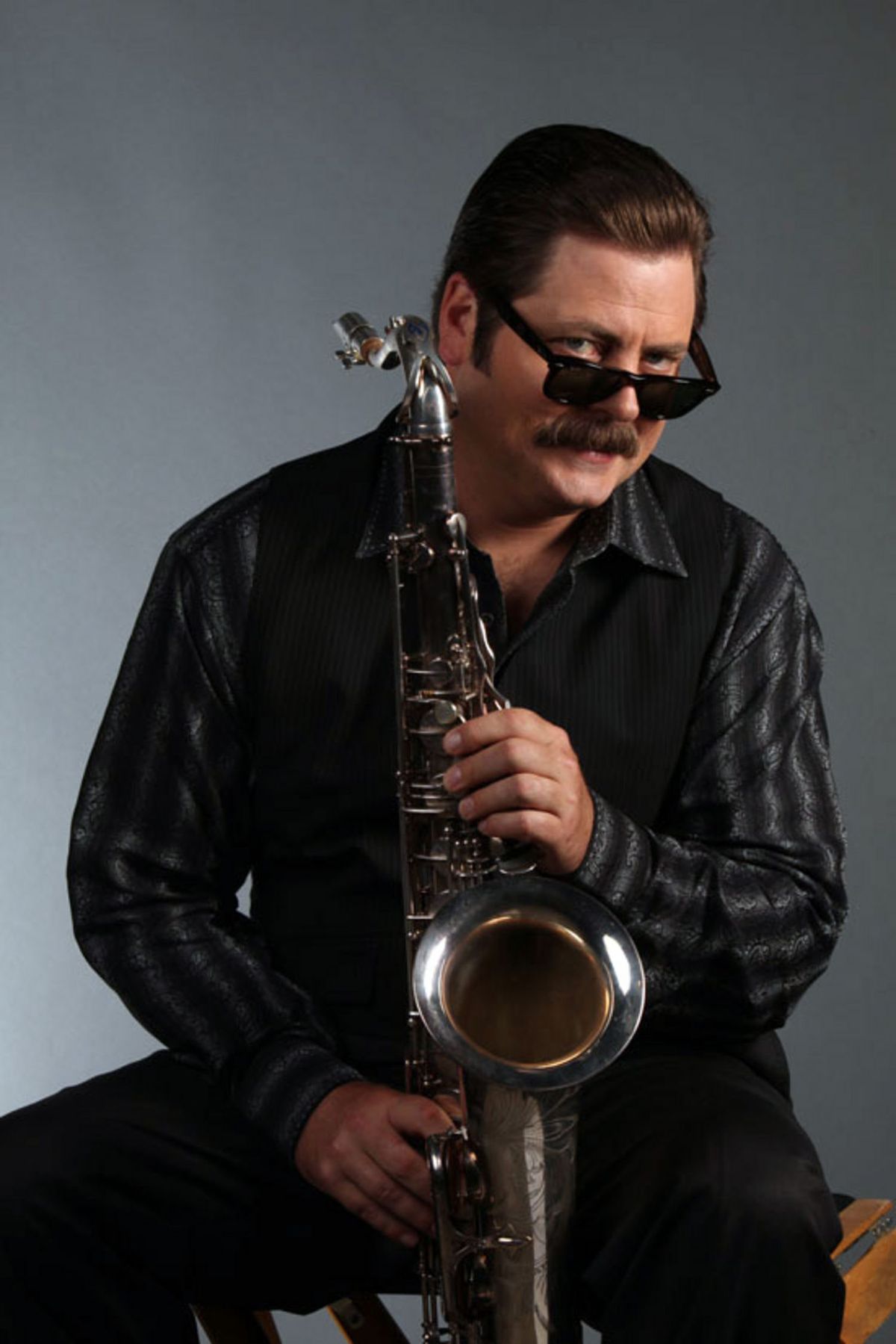 Nuotraukoje gali būti žmogaus asmens muzikos instrumentų laisvalaikio veikla ir saksofonas