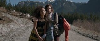 Allison Williams และ Logan Browning ใน The Perfection