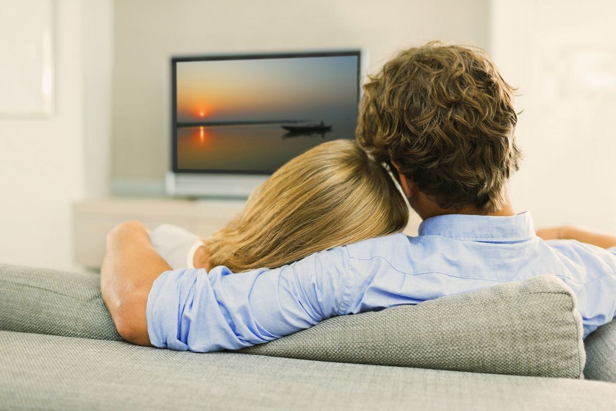 Bilden kan innehålla Elektronik Bildskärm Människoperson TV-TV och LCD-skärm