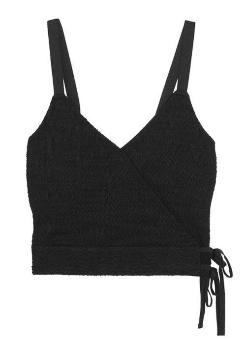 La imagen puede contener ropa, ropa interior y lencería.