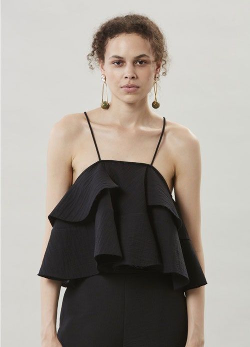 La imagen puede contener Ropa Vestir Vestido Persona humana Mujer Blusa Mujer Moda Vestido de noche Vestido y bata
