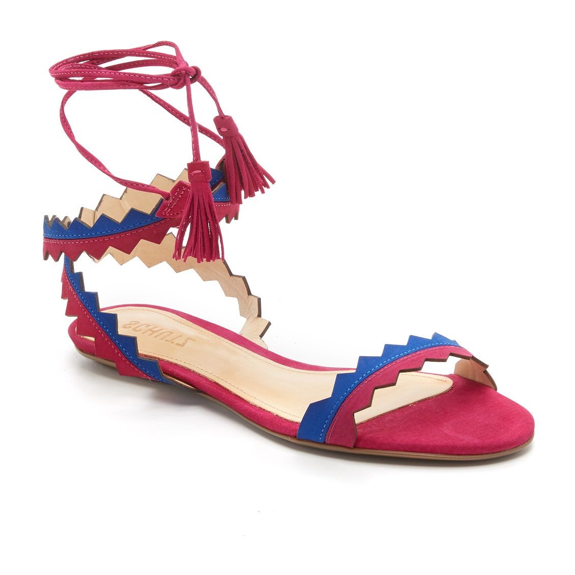 Bild kann Kleidung, Kleidung, Schuhe und Sandalen enthalten