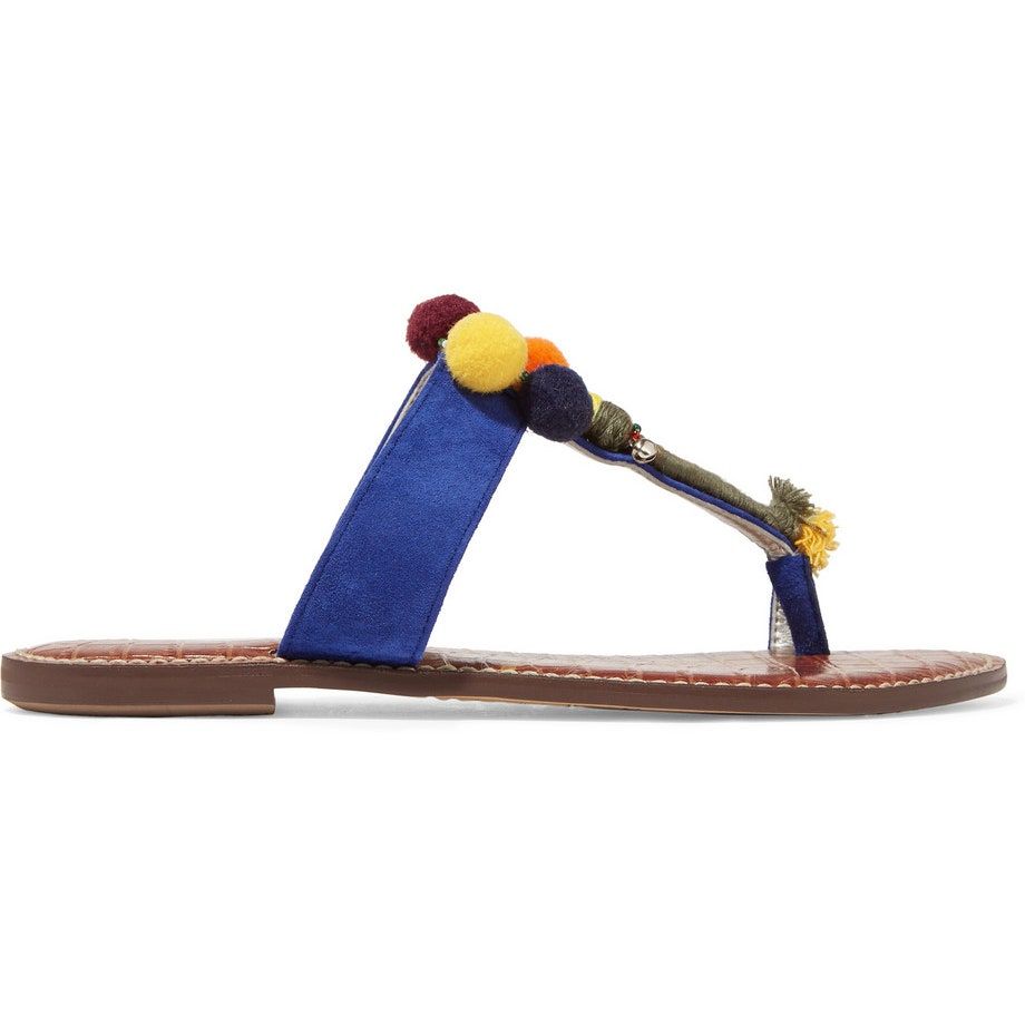 Dieses Bild kann Kleidung, Kleidung, Schuhe und Sandalen enthalten