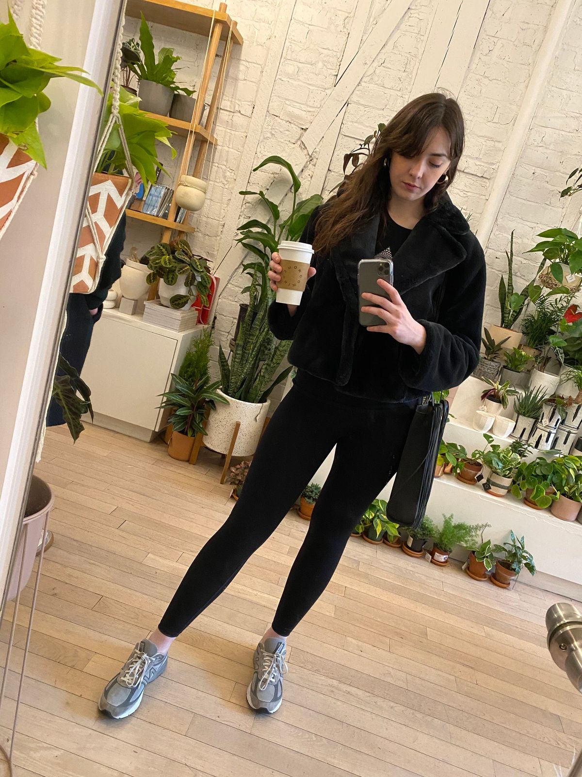 everlane izvajajo legice