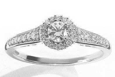 Bilden kan innehålla Tillbehör Tillbehör Smycken Ring Diamant och ädelsten