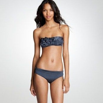 Bilden kan innehålla Lais Ribeiro Kläder Kläder Badkläder Bikini Människoperson och Kvinna
