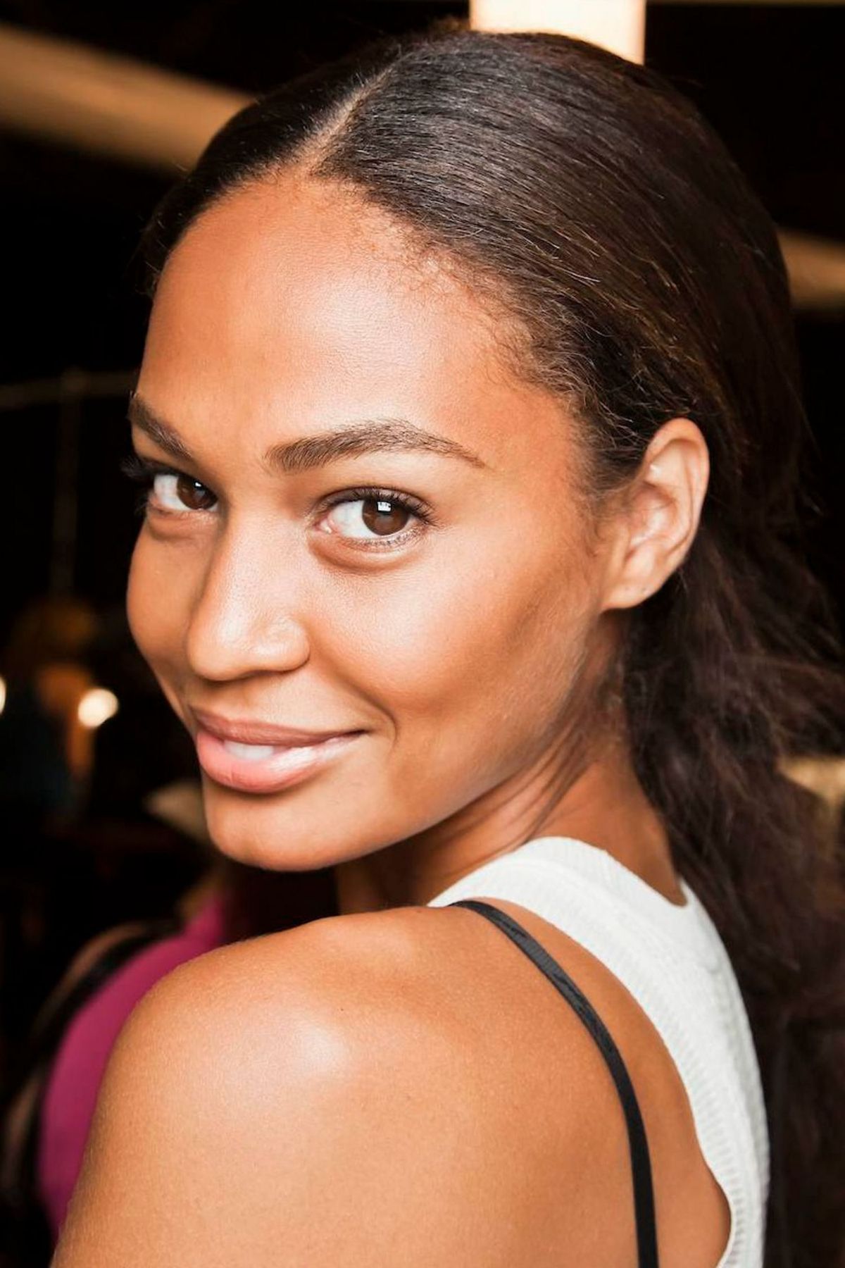 画像には、Joan Smalls Face Human Person Smile Hair andSkinが含まれている場合があります