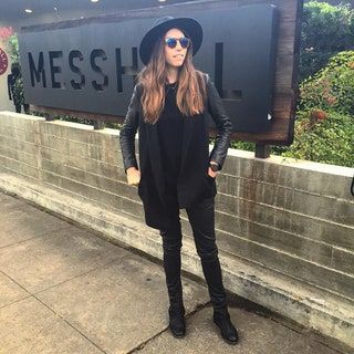 La imagen puede contener Ropa Ropa Gafas de sol Accesorios Accesorio Persona humana Calzado Manga Abrigo y abrigo