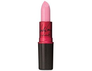 La imagen puede contener cosméticos y lápiz labial