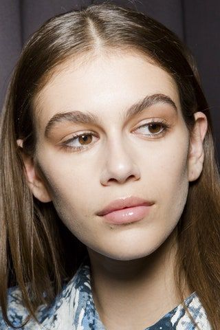 brillo de labios kaia gerber