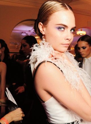 La imagen puede contener Ropa Ropa Persona humana Cara Delevingne y Vida nocturna