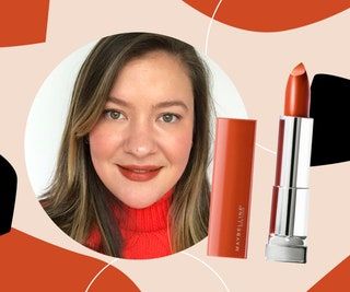 Tämä kuva saattaa sisältää Cosmetics Lipstick Human and Person