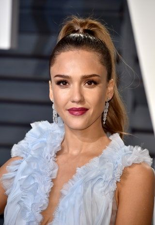 Bild kann enthalten Gesicht Menschliche Person Haare Jessica Alba Weibliche Kleidung und Kleidung