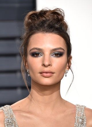 Bild kann Emily Ratajkowski Gesicht Mensch und Frau enthalten