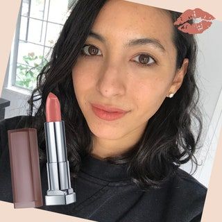 La imagen puede contener lápiz labial Cosméticos Persona y rostro humanos