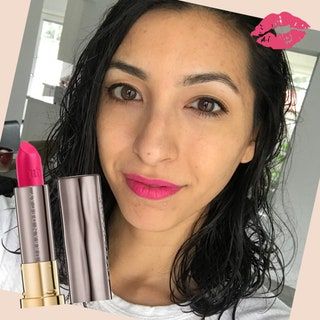 La imagen puede contener Lápiz labial Cosméticos humanos y personales