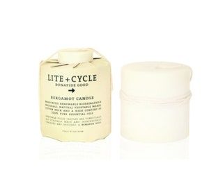 Afbeelding kan cilinderfles en cosmetica bevatten