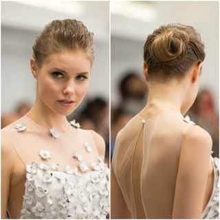 Bild kann enthalten Mensch Kleidung Kleidung Mode Abendkleid Kleid Robe Haar und Gesicht