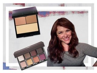 La maquilladora Mary Irwin junto con sus productos de belleza favoritos