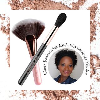 Dette billede kan indeholde Tool Brush Human Person Cosmetics og Face Makeup