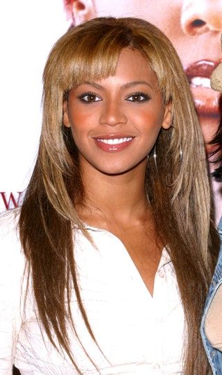 Bild könnte Gesicht Mensch Person Beyonc Haarschnitt Grübchen und Lächeln enthalten