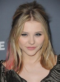 Bild könnte enthalten Chlo Grace Moretz Gesicht Mensch Person Kleidung Bekleidung Blonde Frau Weiblich Teen Girl and Kid