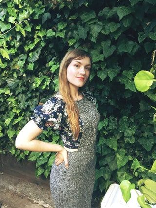 La imagen puede contener Ropa Ropa Persona humana Planta y vegetación