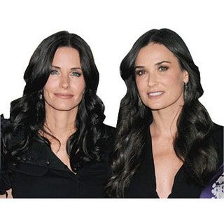Slika lahko vsebuje lasulje Demi Moore Courteney Cox Lasulja za človeško osebo, črni lasje in obraz
