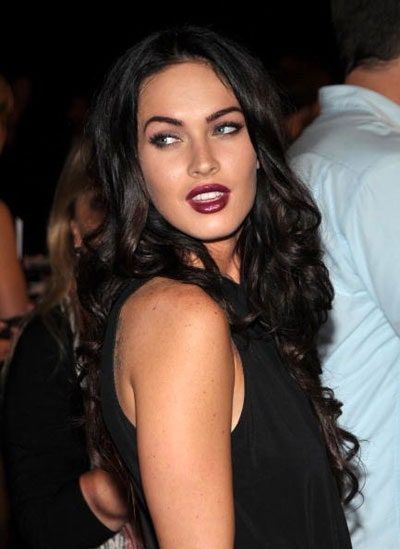 Bild kann enthalten Megan Fox Hair Schwarzes Haar Menschliche Person und Gesicht