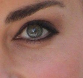 La imagen puede contener piel, rostro, persona humana y lentes de contacto.