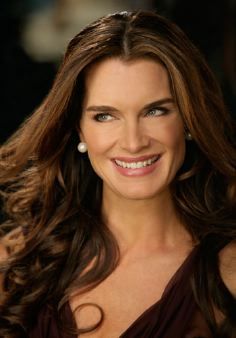 La imagen puede contener Brooke Shields Rostro Persona humana Sonrisa Hoyuelos Mujer Cabello y mujer