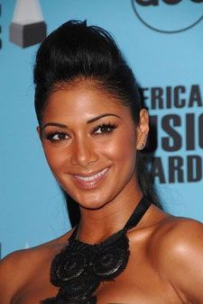 Bild könnte enthalten Nicole Scherzinger Gesicht Mensch Haar Schwarzes Haar und weiblich