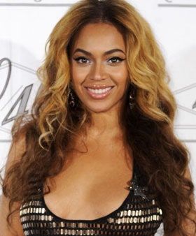 Bild könnte enthalten Beyonc Frau Blond Mensch Weiblich Teen Mädchen Kind Person Kind Gesicht und Haare