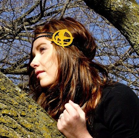 La imagen puede contener Persona humana Planta Árbol Cara Vegetación Gafas de sol Accesorios Accesorio Niña Niño y rubia