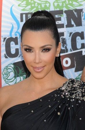 La imagen puede contener Cabello Rostro Persona humana Cabello negro Blusa Ropa y prendas de vestir