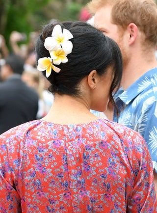 La imagen puede contener Persona humana Cabello Ropa Planta Traje y moda