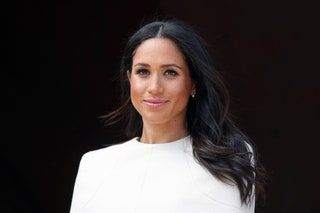 La imagen puede contener Meghan Markle Rostro Persona humana Ropa Ropa de manga Mujer Mujer Manga larga y cabello