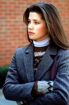 La imagen puede contener Persona femenina humana Ropa Vestimenta Niña Adolescente Niño Mujer rubia Niño Daphne Zuniga y Abrigo