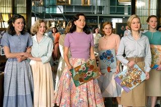 La imagen puede contener Maggie Gyllenhaal Julia Stiles Persona humana Ropa Vestimenta Vestir y personas