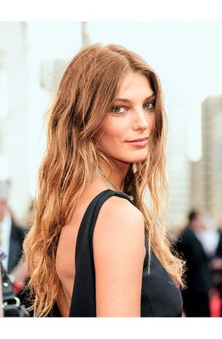 Nuotraukoje gali būti žmogus, Daria Werbowy, moteris, paauglė, šviesiaplaukė, mergaitė, vaikiški drabužiai ir drabužiai