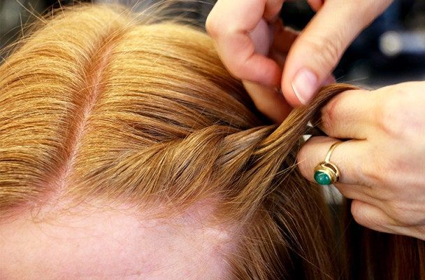 Esta imagen puede contener cabello y cabeza de persona humana