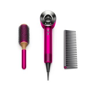 Ett rosa Dyson Supersonic Limited Edition presentset på en vit bakgrund