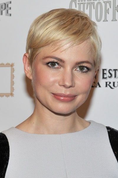 Slika lahko vsebuje lasje in striženje obraza osebe Michelle Williams