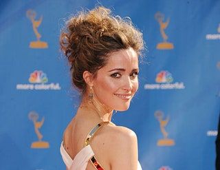 Slika lahko vsebuje Človeška oseba, oblačila Rose Byrne, oblačila in množica