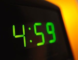 La imagen puede contener reloj digital y reloj